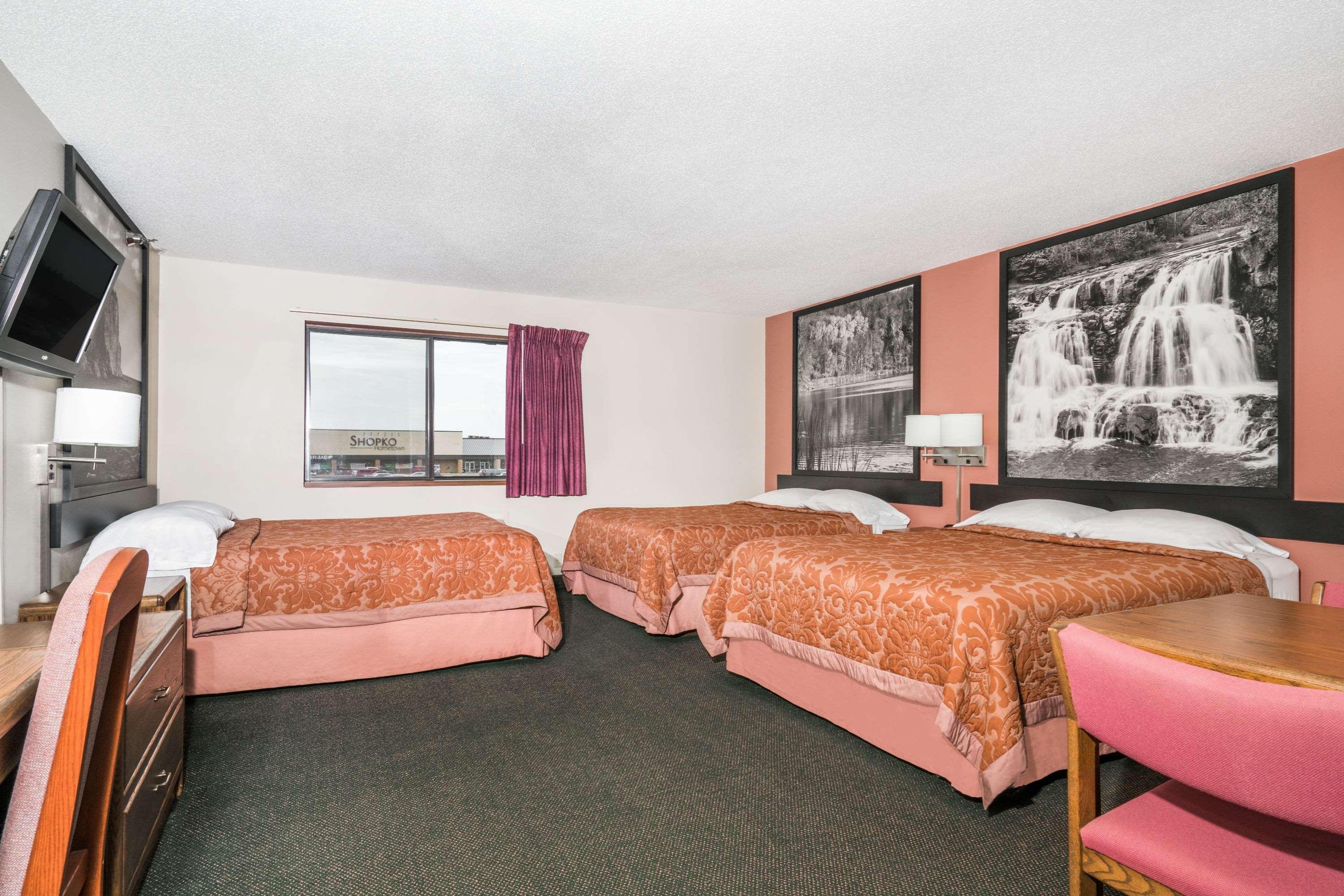 Super 8 By Wyndham Perham Hotell Exteriör bild