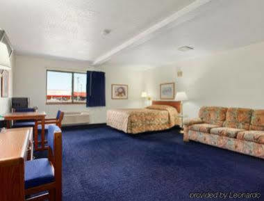 Super 8 By Wyndham Perham Hotell Exteriör bild