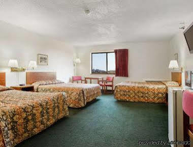 Super 8 By Wyndham Perham Hotell Exteriör bild